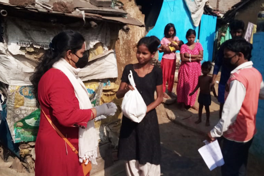 Touching Lives: Shyam Sundar Team Distributing Food Packages2