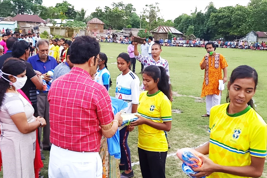 Delivering Hope: Shyam Sundar Trucks En Route to Covid-Affected Areas